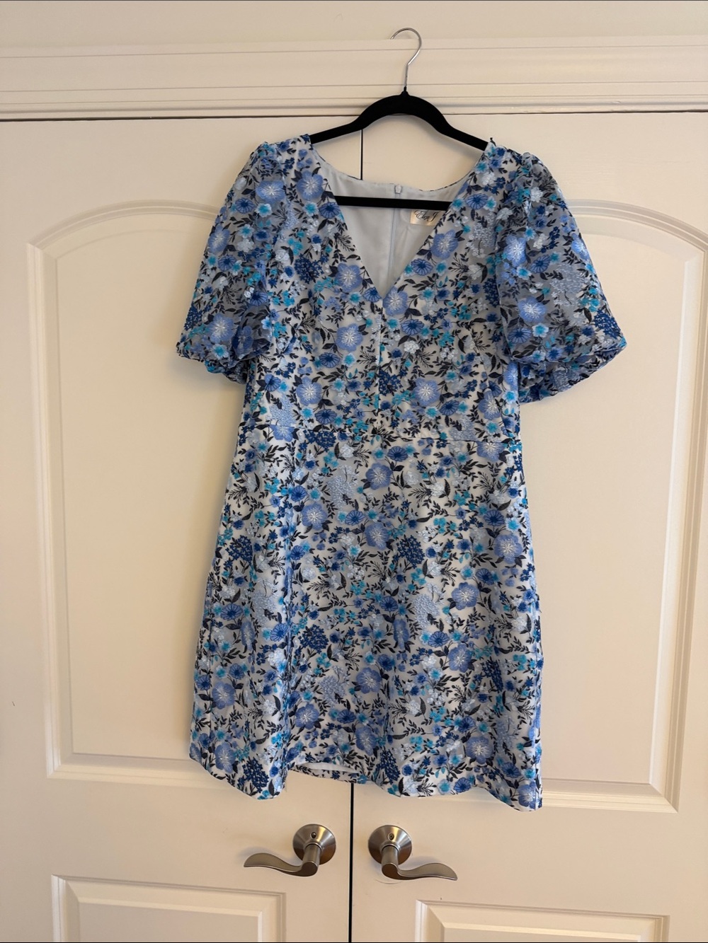 Eliza J Blue Floral V-Neck Short Sleeve Dress